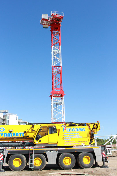 Grove GMK6400 erects two Potain MDT 319 cranes for waterfront Porta del Mare development in Italy